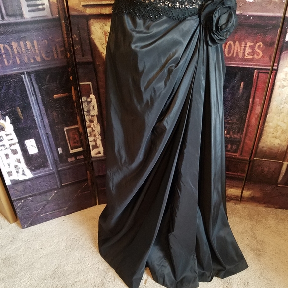 Strapless hand sewn silk gown with rose accent - Picture 11 of 16